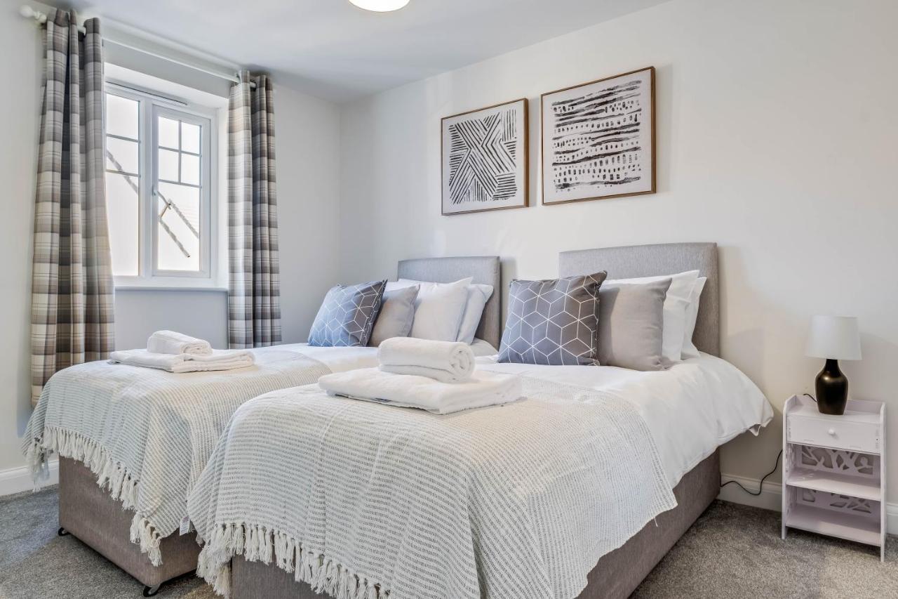 Beautiful And Comfortable Home Away From Home With Free Parking, Fast Wifi And White Crisp Hotel Standard Linen Hosted By Our Home Short Stays Northampton Exterior foto
