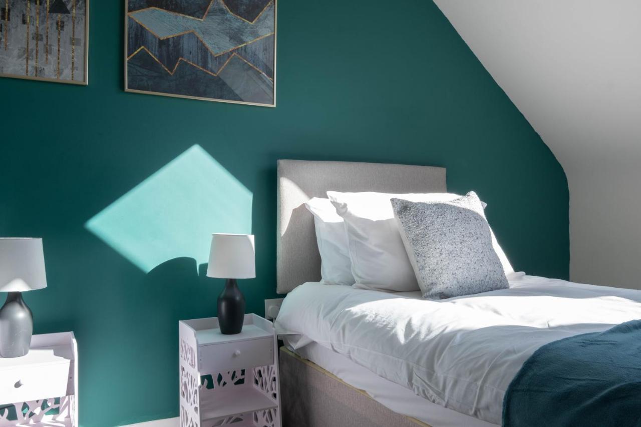 Beautiful And Comfortable Home Away From Home With Free Parking, Fast Wifi And White Crisp Hotel Standard Linen Hosted By Our Home Short Stays Northampton Exterior foto